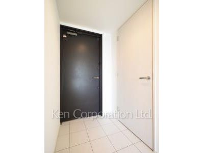 Entrance ※Photo of the same layout on 15 floor. Decoration and fixture may differ.