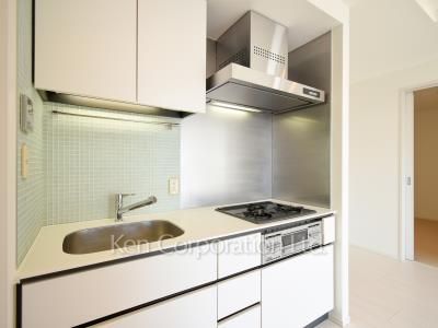 Kitchen ※Photo of the same layout on 15 floor. Decoration and fixture may differ.