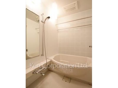 Bath ※Photo of the same layout on 15 floor. Decoration and fixture may differ.