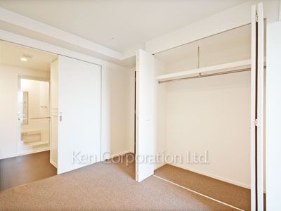 Closet ※Photo of the same layout on 18 floor. Decoration and fixture may differ.
