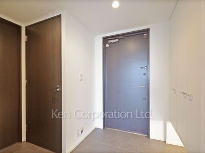 Entrance ※Photo of the same layout on 18 floor. Decoration and fixture may differ.