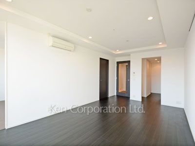 Living-Dining ※Photo of the same layout on 18 floor. Decoration and fixture may differ.