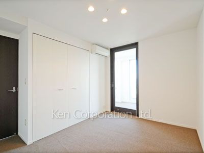 Master Bedroom ※Photo of the same layout on 18 floor. Decoration and fixture may differ.