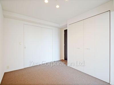 Master Bedroom ※Photo of the same layout on 18 floor. Decoration and fixture may differ.