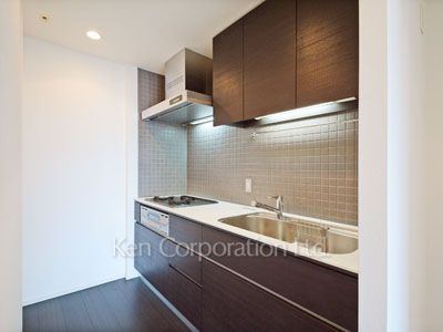 Kitchen ※Photo of the same layout on 18 floor. Decoration and fixture may differ.