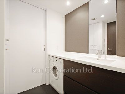 Powder Room ※Photo of the same layout on 18 floor. Decoration and fixture may differ.