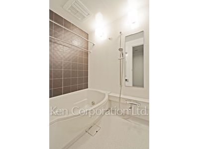 Bath ※Photo of the same layout on 18 floor. Decoration and fixture may differ.