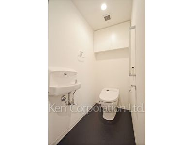 Lavatory ※Photo of the same layout on 18 floor. Decoration and fixture may differ.