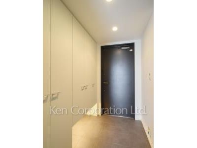 Entrance ※Photo of the same layout on 11 floor. Decoration and fixture may differ.