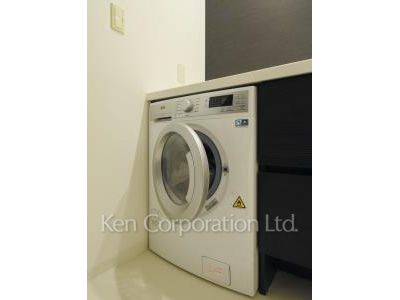 Washer-Dryer ※Photo of the same layout on 11 floor. Decoration and fixture may differ.