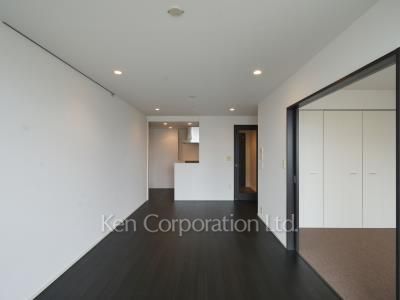 Living-Dining ※Photo of the same layout on 11 floor. Decoration and fixture may differ.