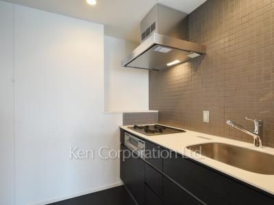 Kitchen ※Photo of the same layout on 11 floor. Decoration and fixture may differ.