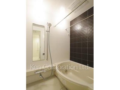 Bath ※Photo of the same layout on 11 floor. Decoration and fixture may differ.