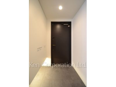 Entrance ※Photo of the same layout on 28 floor. Decoration and fixture may differ.