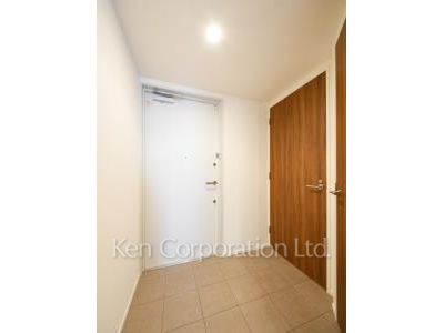 Entrance ※Photo of the same layout on 27 floor. Decoration and fixture may differ.