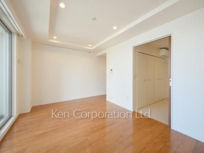 Living-Dining ※Photo of the same layout on 27 floor. Decoration and fixture may differ.