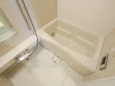 Bath ※Photo of the same layout on 27 floor. Decoration and fixture may differ.