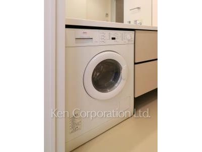 Washer-Dryer ※Photo of the same layout on 27 floor. Decoration and fixture may differ.