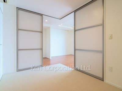 Bedroom ※Photo of the same layout on 27 floor. Decoration and fixture may differ.