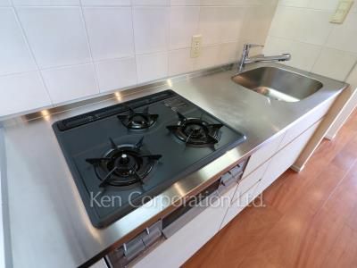 Kitchen ※Photo of the same layout on 27 floor. Decoration and fixture may differ.