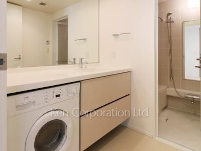 Powder Room ※Photo of the same layout on 27 floor. Decoration and fixture may differ.