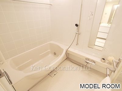 Bath ※Photo of the same layout on 29 floor. Decoration and fixture may differ.