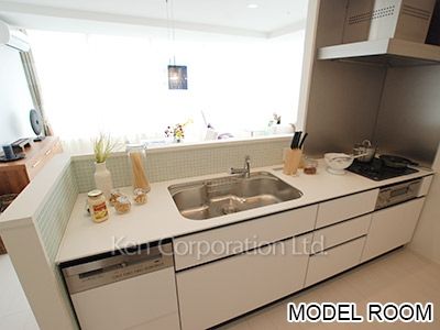 Kitchen ※Photo of the same layout on 29 floor. Decoration and fixture may differ.