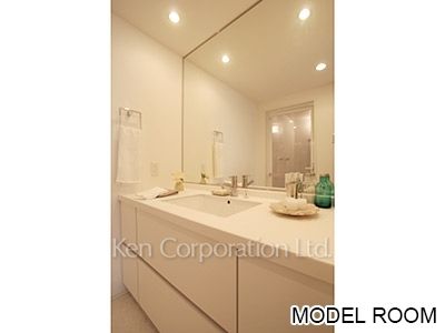 Powder Room ※Photo of the same layout on 29 floor. Decoration and fixture may differ.