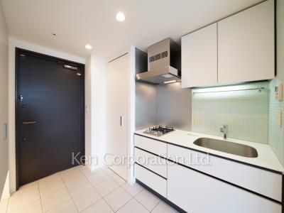 Kitchen ※Photo of the same layout on 22 floor. Decoration and fixture may differ.