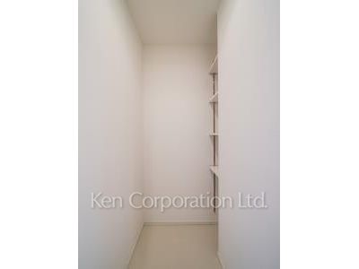 Storage ※Photo of the same layout on 22 floor. Decoration and fixture may differ.