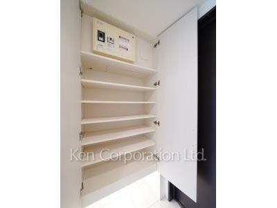 Shoes Closet ※Photo of the same layout on 22 floor. Decoration and fixture may differ.