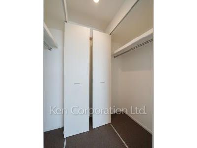 Closet ※Photo of the same layout on 28 floor. Decoration and fixture may differ.