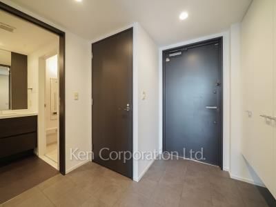 Entrance ※Photo of the same layout on 28 floor. Decoration and fixture may differ.
