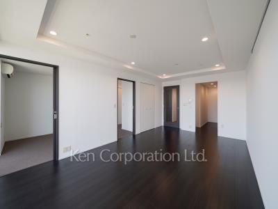 Living-Dining ※Photo of the same layout on 28 floor. Decoration and fixture may differ.