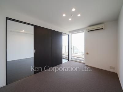 Bedroom ※Photo of the same layout on 28 floor. Decoration and fixture may differ.