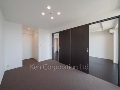 Bedroom ※Photo of the same layout on 28 floor. Decoration and fixture may differ.