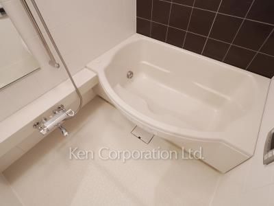 Bath ※Photo of the same layout on 28 floor. Decoration and fixture may differ.