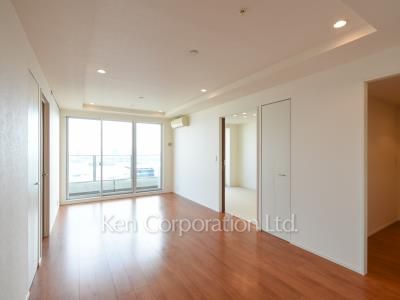 Living-Dining ※Photo of the same layout on 27 floor. Decoration and fixture may differ.