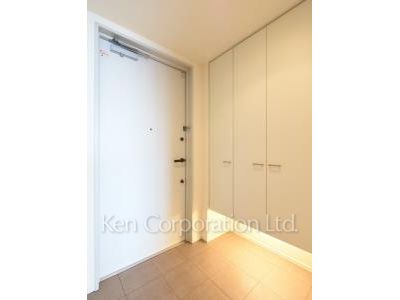 Entrance ※Photo of the same layout on 27 floor. Decoration and fixture may differ.