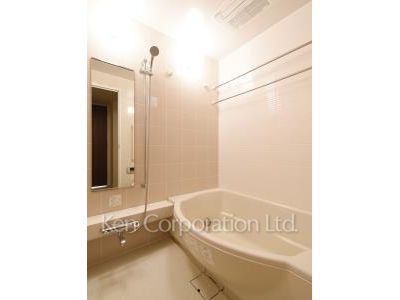 Bath ※Photo of the same layout on 27 floor. Decoration and fixture may differ.
