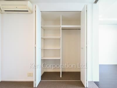 Closet ※Photo of the same layout on 21 floor. Decoration and fixture may differ.