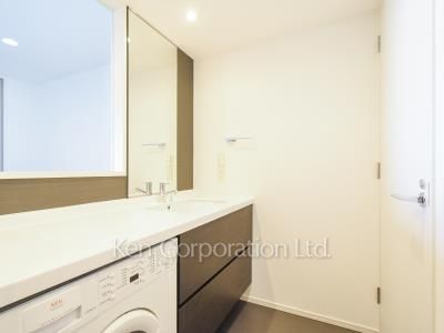 Powder Room ※Photo of the same layout on 21 floor. Decoration and fixture may differ.