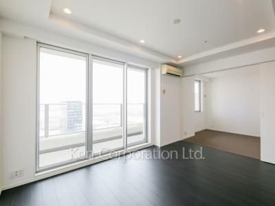 Living-Dining ※Photo of the same layout on 21 floor. Decoration and fixture may differ.