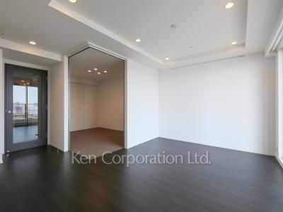 Living-Dining ※Photo of the same layout on 21 floor. Decoration and fixture may differ.