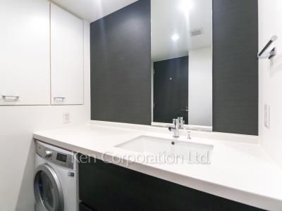 Powder Room ※Photo of the same layout on 21 floor. Decoration and fixture may differ.