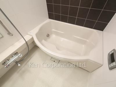Bath ※Photo of the same layout on 21 floor. Decoration and fixture may differ.