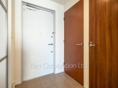 Entrance ※Photo of the same layout on 37 floor. Decoration and fixture may differ.