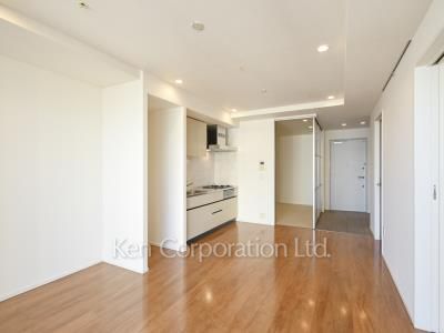 Living-Dining ※Photo of the same layout on 37 floor. Decoration and fixture may differ.
