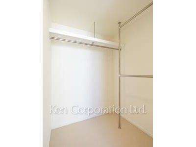 Walk-In Closet ※Photo of the same layout on 37 floor. Decoration and fixture may differ.