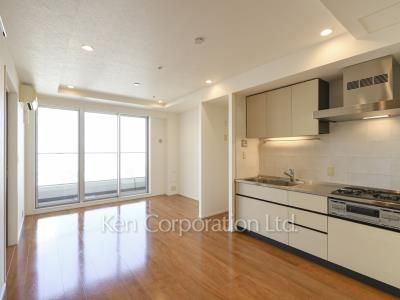 Living-Dining ※Photo of the same layout on 37 floor. Decoration and fixture may differ.
